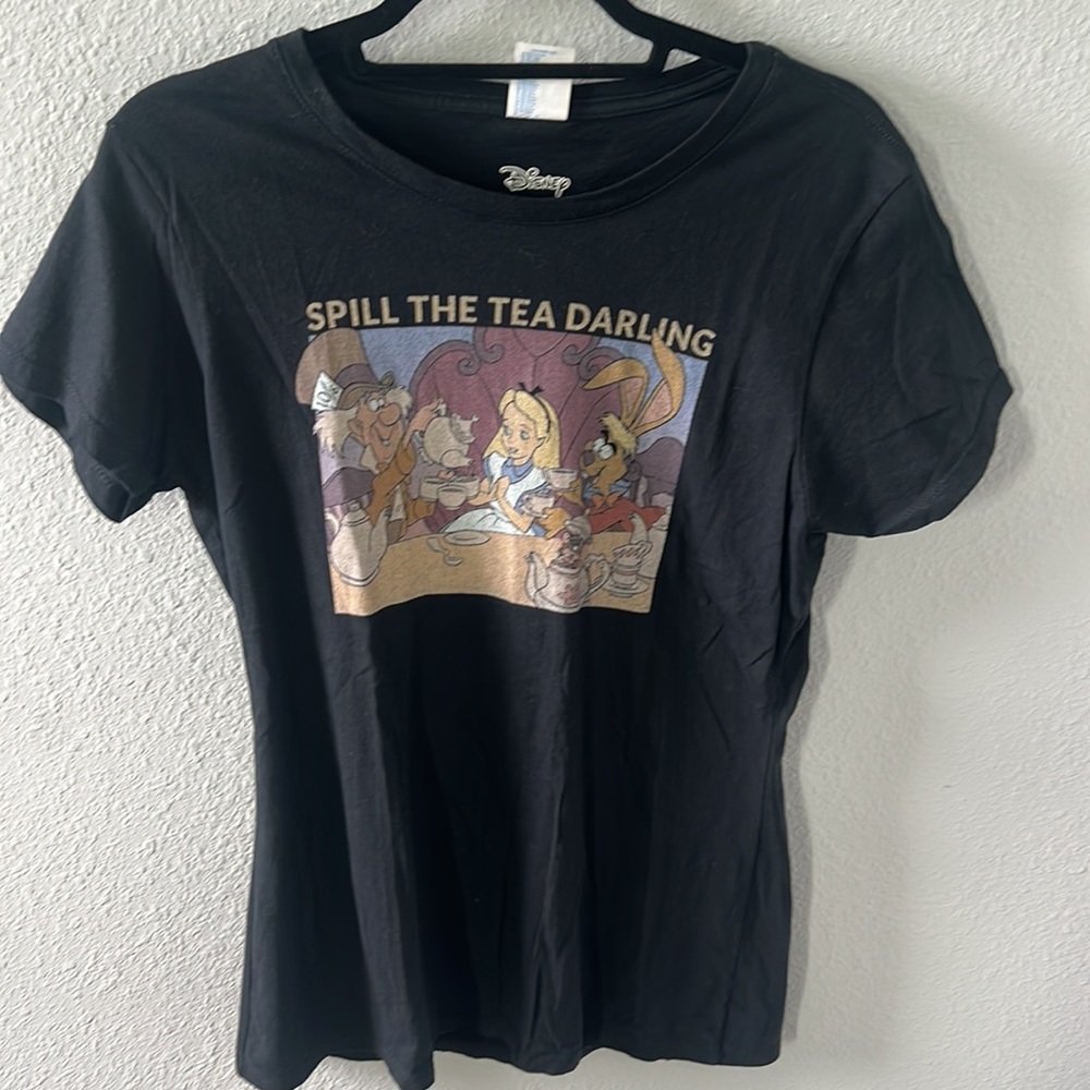 Alice in Wonderland women’s fitted Graphic Tee Size M
